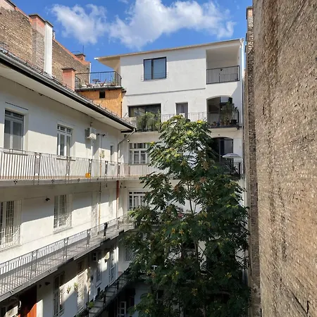 Stylish Apartment, Floor With Private Terrace 아파트 *